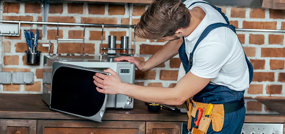 In-Home Microwave Repair in Coronado